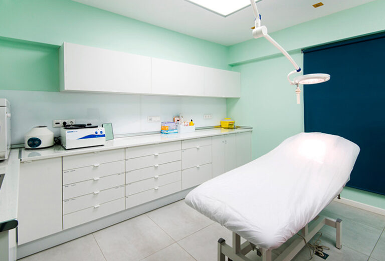 Sala de quirófano del centro estético Aroma
